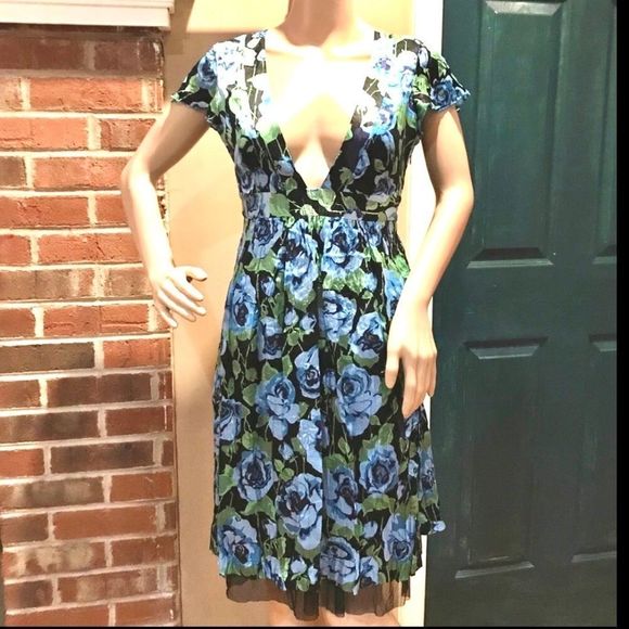 Free People Dresses & Skirts - NWT $138 Free People Lined Silk Plunge Floral Dress